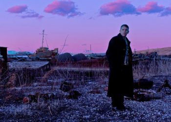 O dilema interno de um pastor contra o sistema em “No Coração da Escuridão”