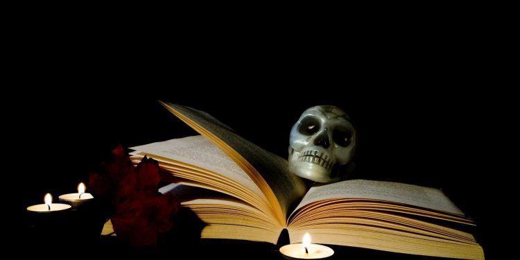 Livro de terror brasileiro revisita década de 80