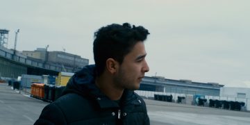 Direto no streming! “Aeroporto Central”, de Karim Aïnouz, estreia em VOD