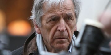 Costa-Gavras, o cineasta do cinema político retorna em “Jogo do Poder”