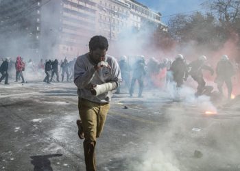 “Beckett” ou um thriller com potencial que se esfacela em uma narrativa que apela ao absurdo