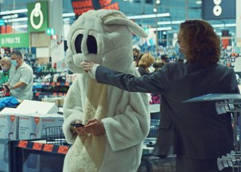 Crítica: “Má Sorte no Sexo ou Pornô Acidental” é uma sátira absurda que evidencia a hipocrisia da sociedade e bons costumes