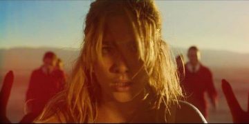 Crítica: “Não se Preocupe, Querida” tropeça em soluções fáceis para propostas complexas