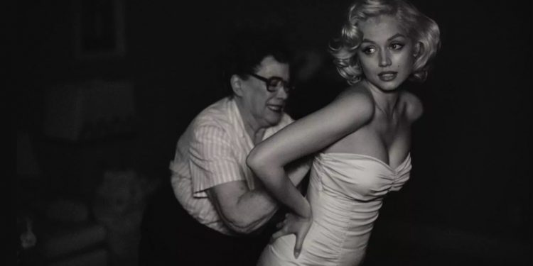 Crítica: Apesar de direção superficial e desrespeitosa, Ana de Armas brilha em “Blonde”, da Netflix