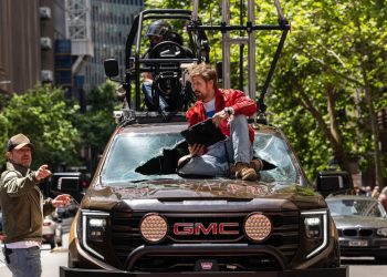 Diretor de “O Dublê” afirma que “Ryan Gosling se envolveu de corpo e alma no projeto”