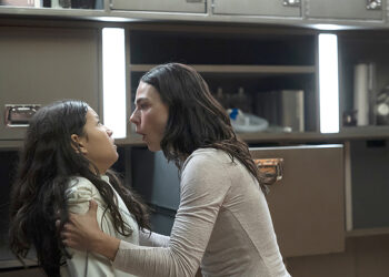 Versão brasileira de “O Quarto do Pânico” pulsa com intensidade própria